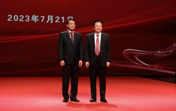  乐动手机网页版登录入口集团蝉联市五星级企业荣誉，集团董事长、总经理李伟锋获市“功勋企业家”称号